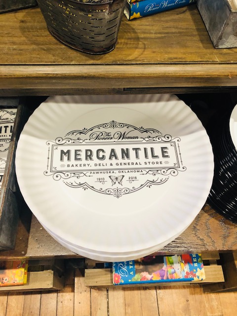 Shopping at the Pioneer Woman Mercantile General Store