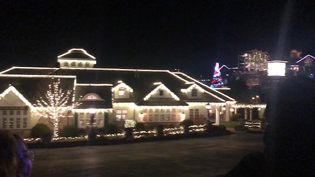 Big Cedar Lodge Is The Perfect Christmas Vacation Destination - Mainstream  Adventures