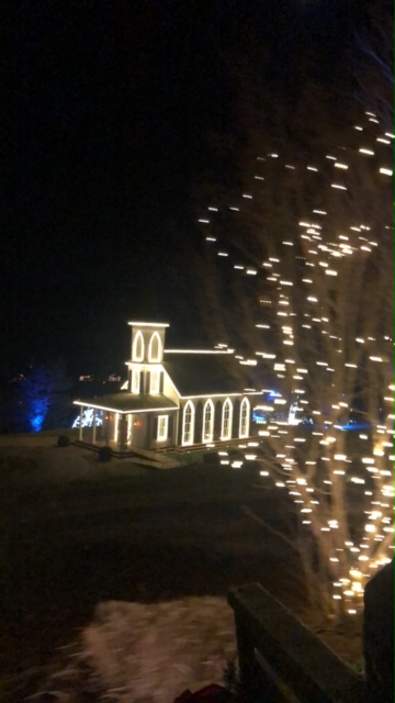 https://loriweaverlifestyle.com/wp-content/uploads/2021/01/Chapel-on-the-Big-Cedar-Light-Tour.jpg